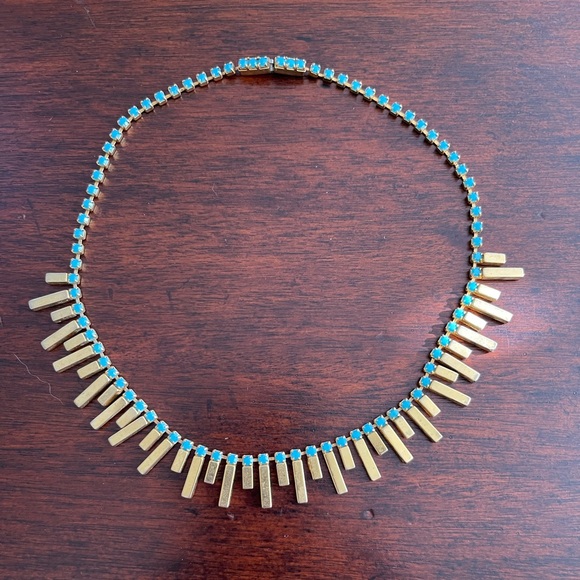 Vintage gold tone metal bib collar necklace with turquoise color stones - Picture 2 of 9